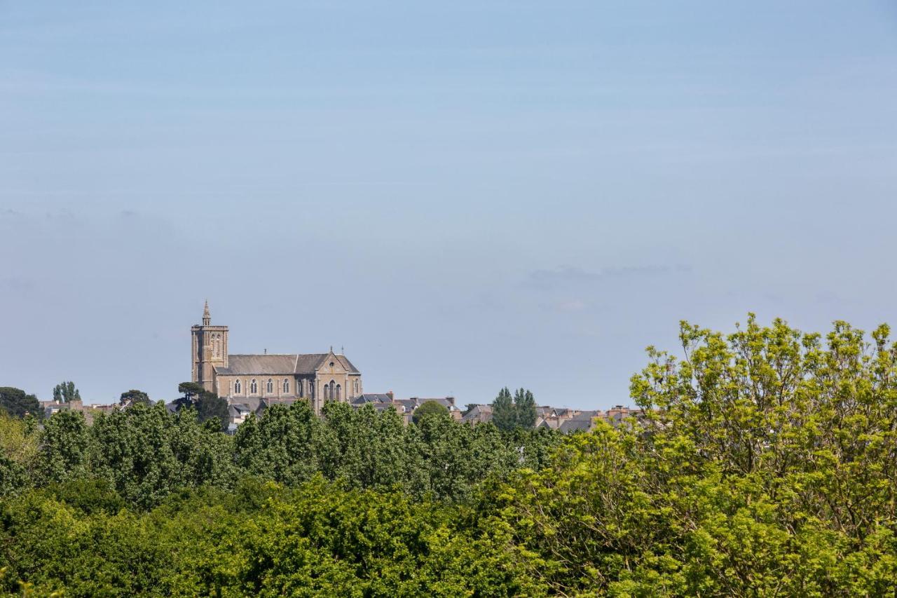 La Metairie-Du-Vauhariot - Vue Mer Et Mont Saint Michel - Piscine Chauffee - Acces Gr34 Cancale Exteriör bild